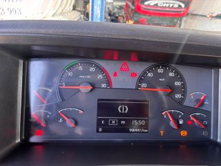 Volvo 2011 4x2-thumb-5