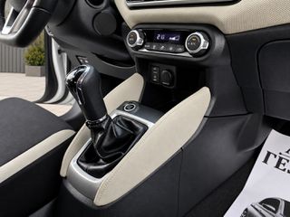 Nissan Micra 2017 ~N-Connecta-Πιλότος-Κλίμα-Ζάντες 16"-Κάμερα-Πλοηγός-Keyless~-thumb-14