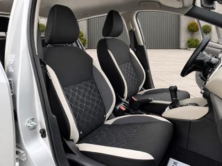 Nissan Micra 2017 ~N-Connecta-Πιλότος-Κλίμα-Ζάντες 16"-Κάμερα-Πλοηγός-Keyless~-thumb-21