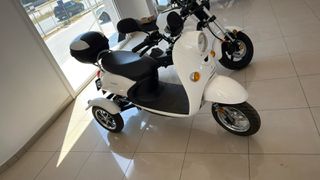 Τρίτροχη 2024 ηλεκτρικό τρίκυκλο scooter τύπου Vespa-thumb-1