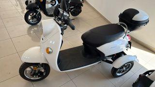 Τρίτροχη 2024 ηλεκτρικό τρίκυκλο scooter τύπου Vespa-thumb-2