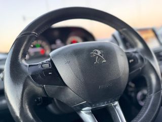 Peugeot 2008 2016 1.2 PURETECH 110 ALLURE (Book Service)-thumb-15