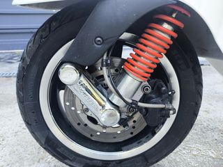 Vespa GTS Super 300 2020-thumb-8