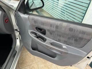 Hyundai Accent 2005-thumb-10