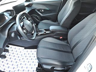 Peugeot 2008 2022 1.2 100hp PureTech Allure Pack-thumb-8