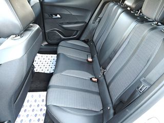 Peugeot 2008 2022 1.2 100hp PureTech Allure Pack-thumb-15
