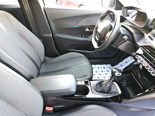 Peugeot 2008 2022 1.2 100hp PureTech Allure Pack-thumb-19