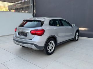 Mercedes-Benz GLA 180 2018 D URBAN-thumb-3
