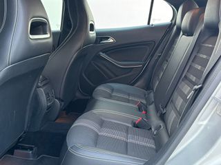 Mercedes-Benz GLA 180 2018 D URBAN-thumb-9