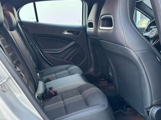 Mercedes-Benz GLA 180 2018 D URBAN-thumb-11