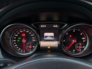Mercedes-Benz GLA 180 2018 D URBAN-thumb-15