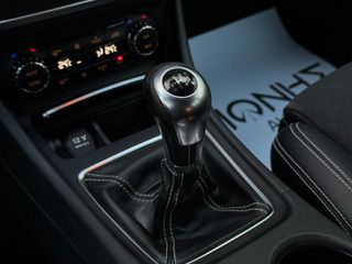 Mercedes-Benz GLA 180 2018 D URBAN-thumb-20