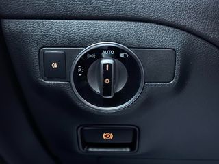 Mercedes-Benz GLA 180 2018 D URBAN-thumb-24