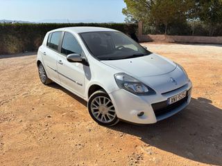 Renault Clio 2011 1.5 DCI 110hp