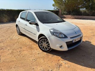 Renault Clio 2011 1.5 DCI 110hp-thumb-1