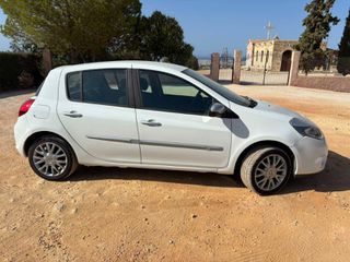 Renault Clio 2011 1.5 DCI 110hp-thumb-2