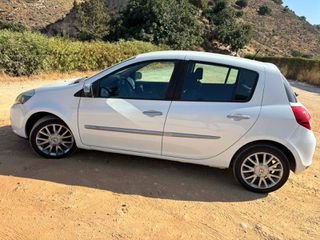 Renault Clio 2011 1.5 DCI 110hp-thumb-5