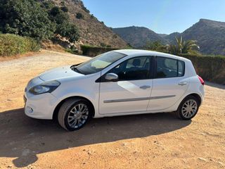 Renault Clio 2011 1.5 DCI 110hp-thumb-6