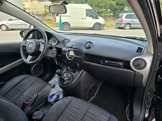 Mazda 2 2009-thumb-13