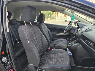 Mazda 2 2009-thumb-15