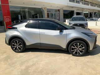 Toyota C-HR 2024 CLUB BI TONE PLUG IN-thumb-14