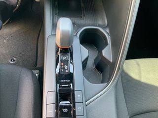 Toyota C-HR 2024 CLUB BI TONE PLUG IN-thumb-20