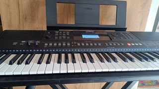 Yamaha PSR-E463 Keyboard-thumb-3