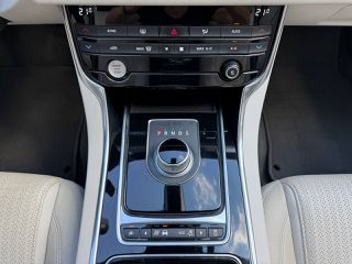 Jaguar XF 2015 Portfolio / Φυλασσόμενο σε Γκαράζ / Με Σέρβις-thumb-15