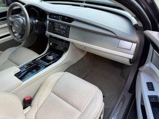 Jaguar XF 2015 Portfolio / Φυλασσόμενο σε Γκαράζ / Με Σέρβις-thumb-21