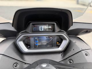 Yamaha XMAX 300 Tech Max 2023-thumb-9