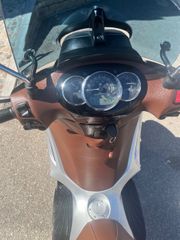Piaggio Beverly 300i 2010-thumb-4