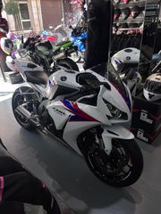 Honda CBR 1000RR 2012-thumb-1