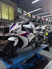 Honda CBR 1000RR 2012-thumb-2