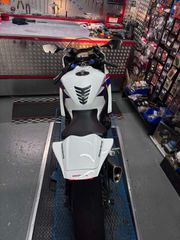 Honda CBR 1000RR 2012-thumb-7