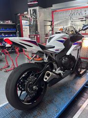Honda CBR 1000RR 2012-thumb-11