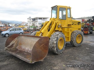 Builder loader with tires '93 FORD A62