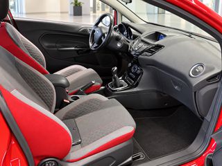 Ford Fiesta 2016 ST LINE -RED EDITION-thumb-4