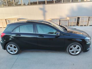 Mercedes-Benz A 180 2015 AMG LINE, AUTO-thumb-3