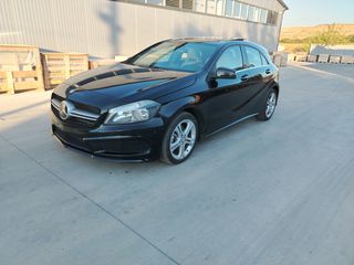Mercedes-Benz A 180 2015 AMG LINE, AUTO