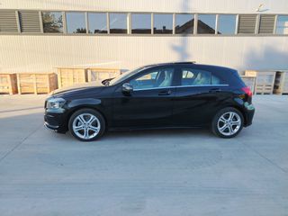 Mercedes-Benz A 180 2015 AMG LINE, AUTO-thumb-9