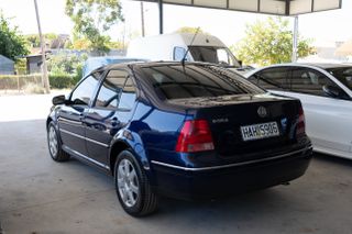Volkswagen Bora 2003-thumb-5