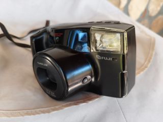 Vintage Αναλογική Φωτογραφική Μηχανή Fuji FZ-2000 Zoom (Fujinon Lens 40-105mm) – 35mm Point & Shoot