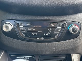Ford Tourneo Courier 2017-thumb-10