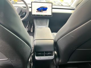 Tesla Model Y 2022 LONG RANGE-thumb-8