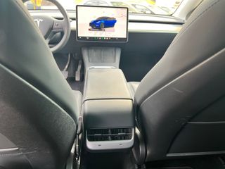 Tesla Model Y 2022 LONG RANGE-thumb-10