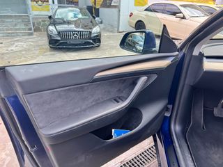 Tesla Model Y 2022 LONG RANGE-thumb-12