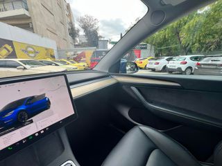 Tesla Model Y 2022 LONG RANGE-thumb-15