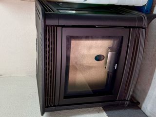 Αερόθερμη σόμπα pellet τύπου τζάκι