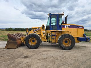 Loader With Tires CAT 1999 938G