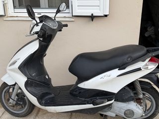 Piaggio Fly 125 2012-thumb-1